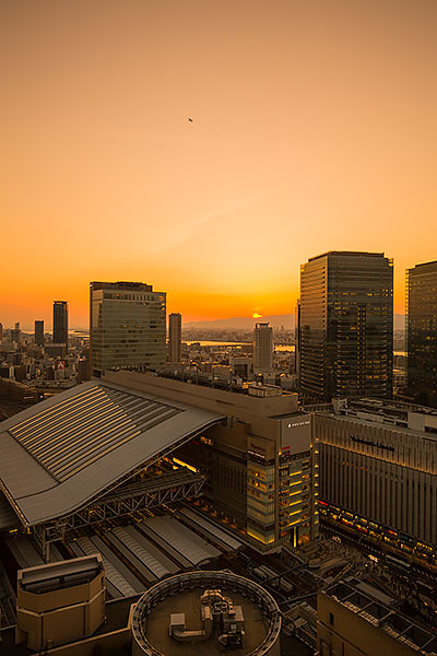 大阪駅の夕景